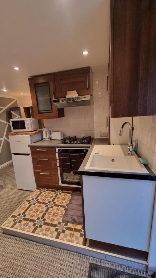 일포드 Rear Of Levett Gardens 아파트 외부 사진