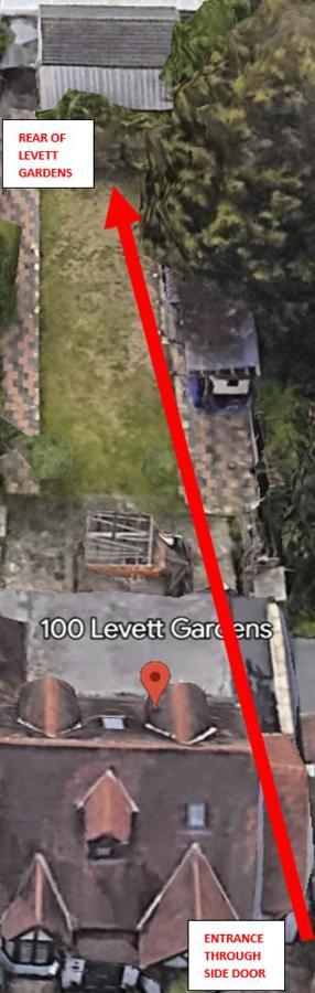일포드 Rear Of Levett Gardens 아파트 외부 사진