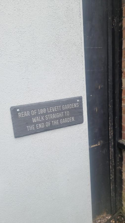 일포드 Rear Of Levett Gardens 아파트 외부 사진